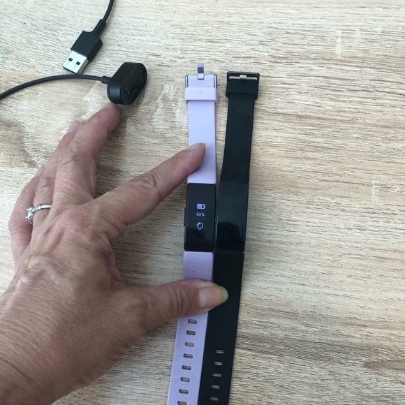 2 Fitbit Inspire HR his and hers new without boxes - Picture 4 of 9